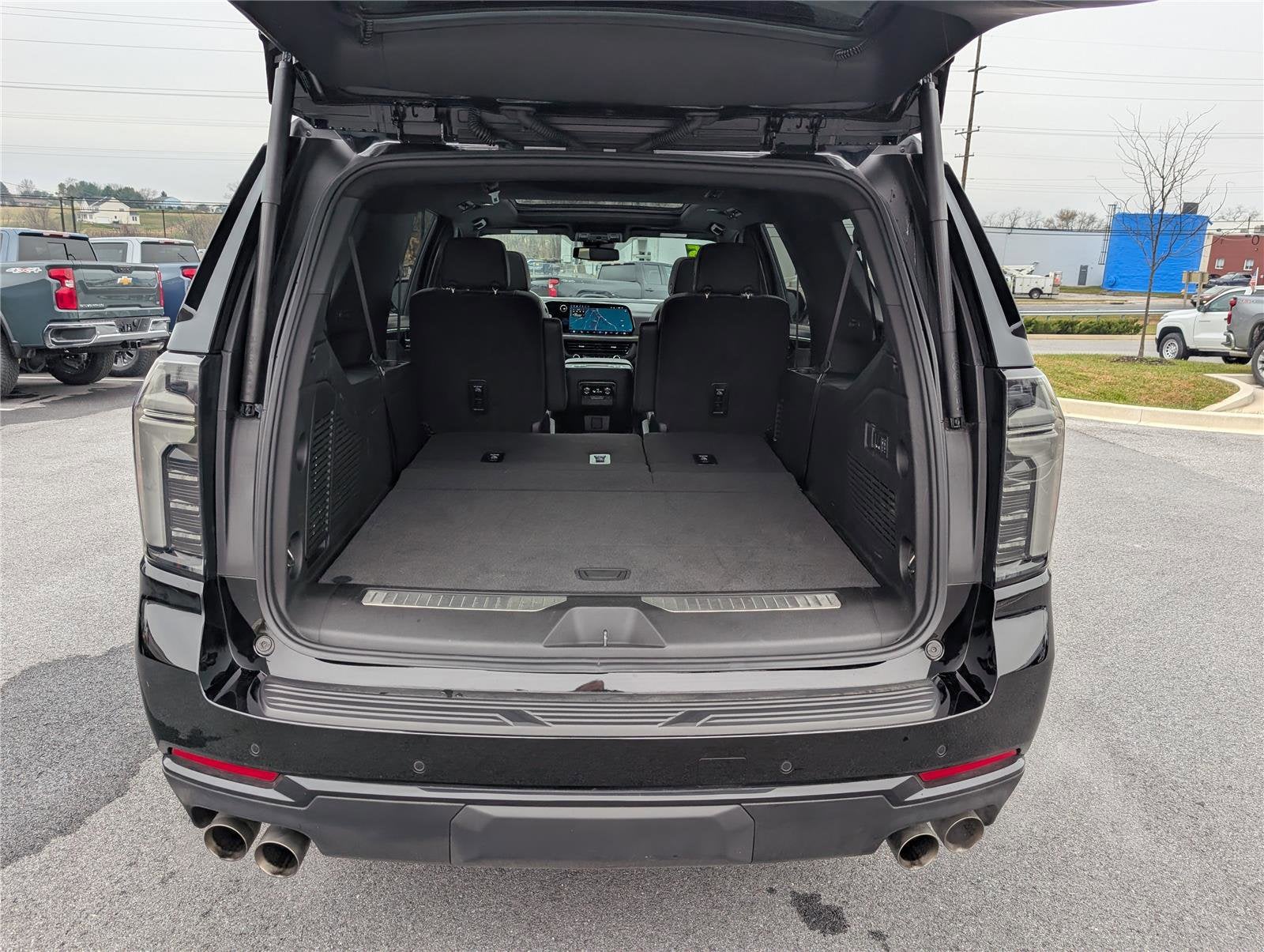 2025 Chevrolet Suburban RST