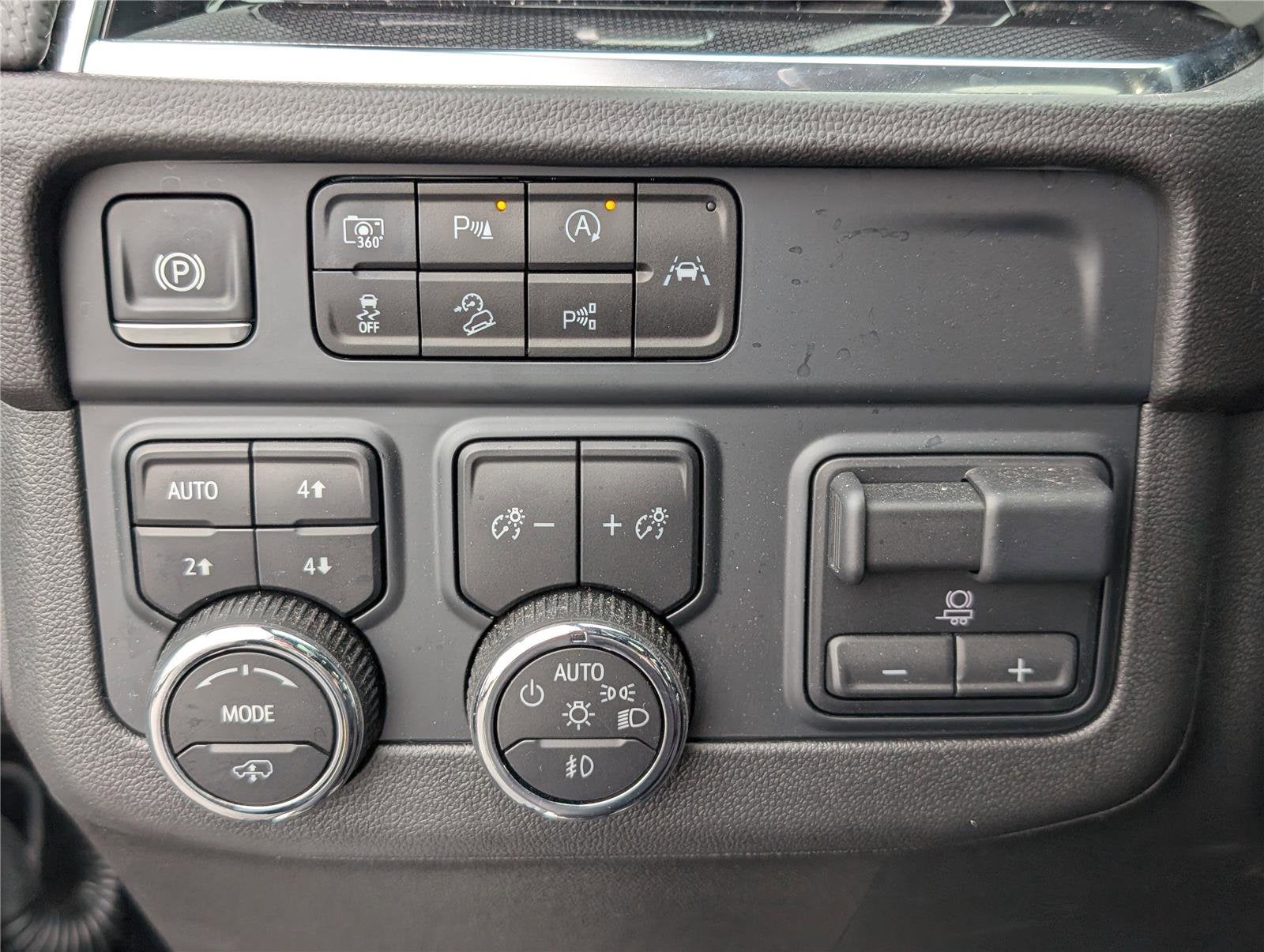 2025 Chevrolet Suburban RST