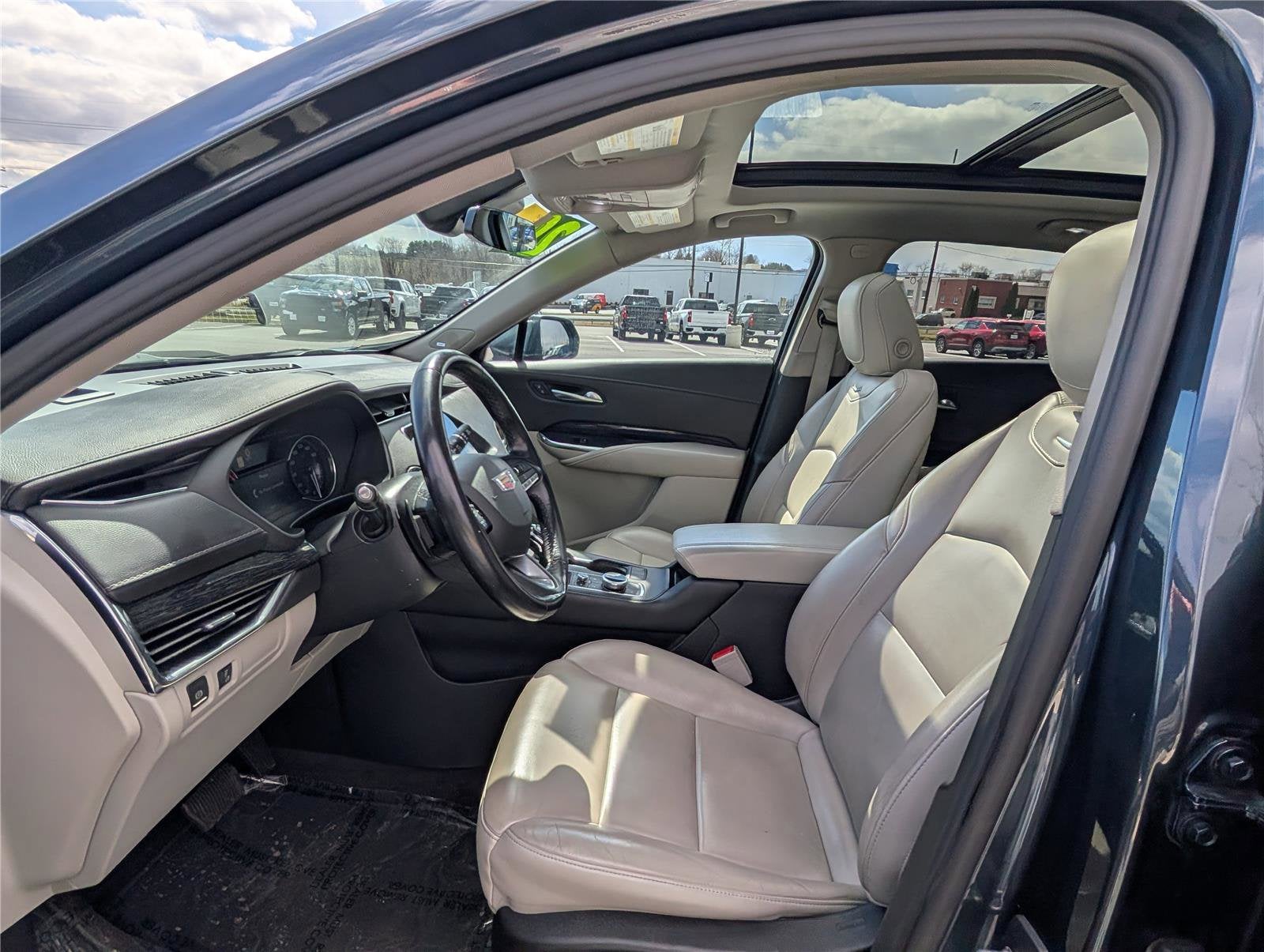 2020 Cadillac XT4 FWD Premium Luxury