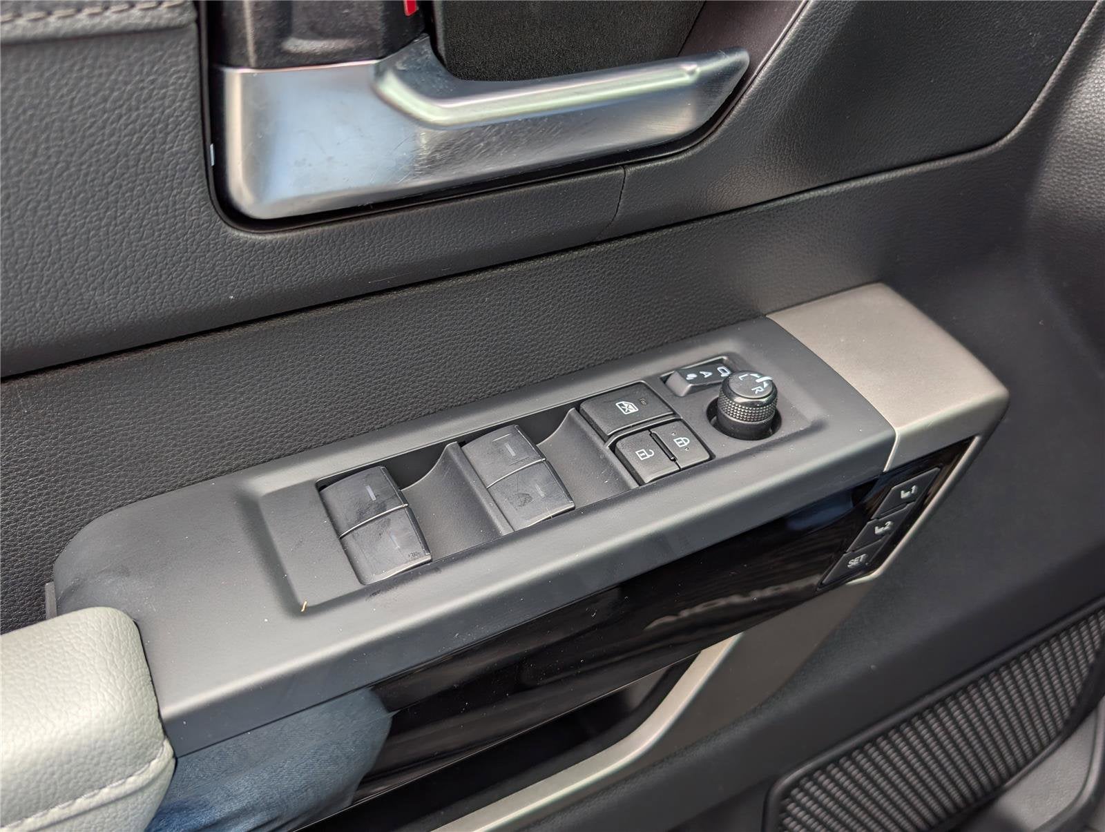 2024 Toyota Sequoia SR5