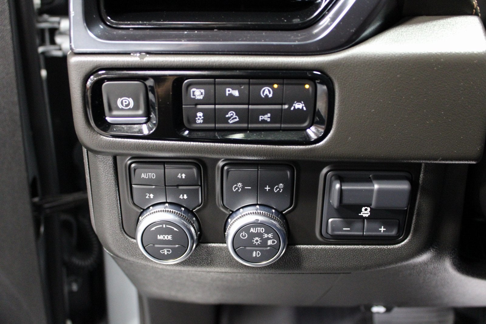 2025 GMC Yukon XL AT4