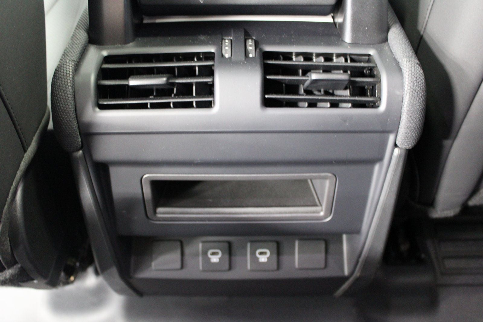 2025 Land Rover Defender 110 S