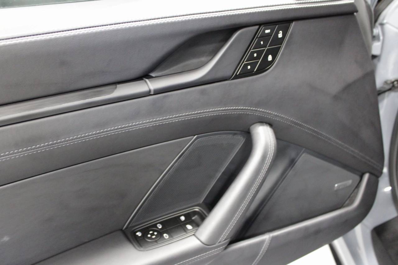 2024 Porsche 911 Carrera 4 GTS