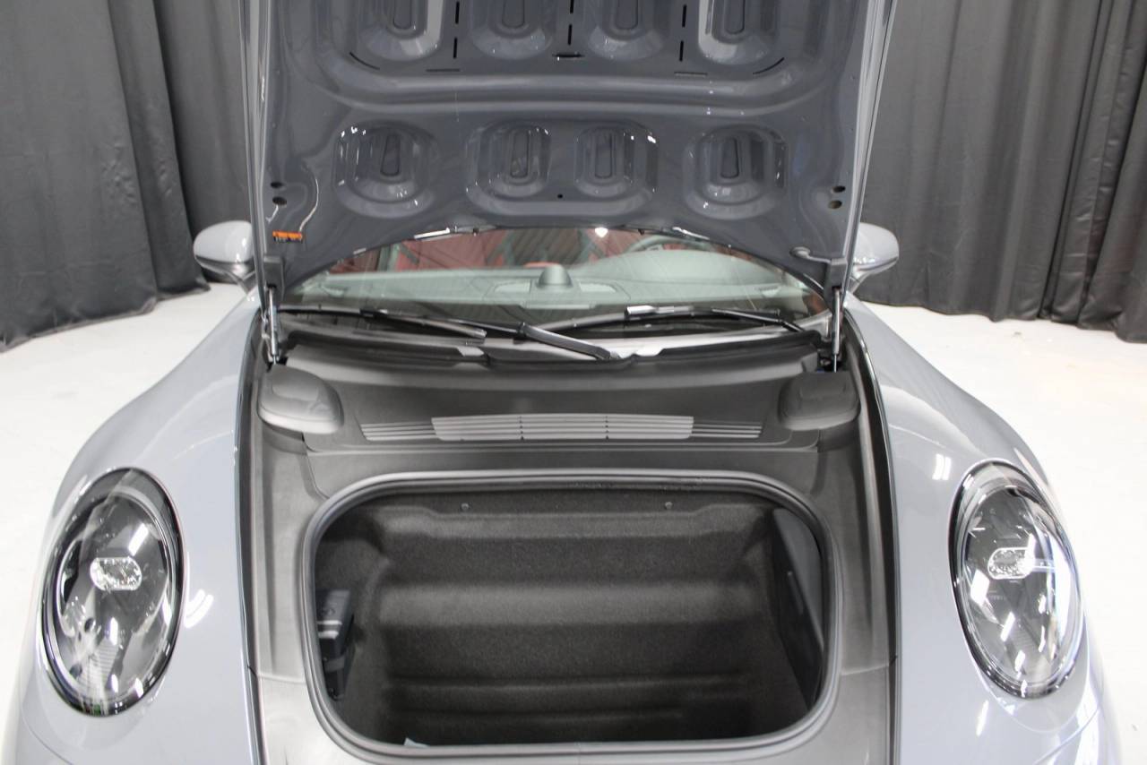 2026 Porsche 911 Carrera 4 GTS