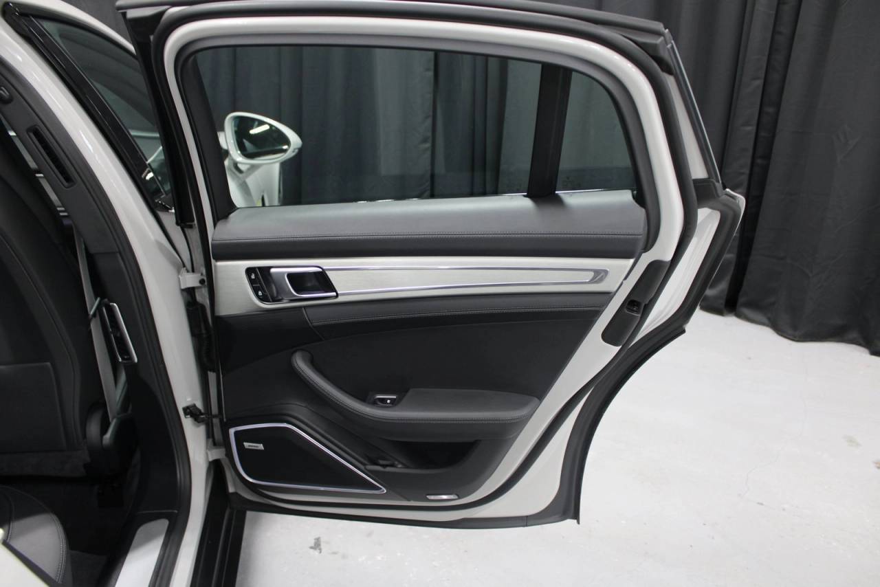 2023 Porsche Panamera E-Hybrid 4S