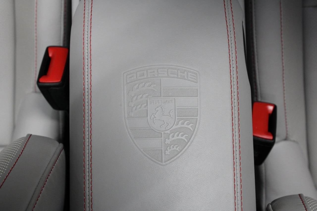 2024 Porsche 911 Carrera 4 GTS