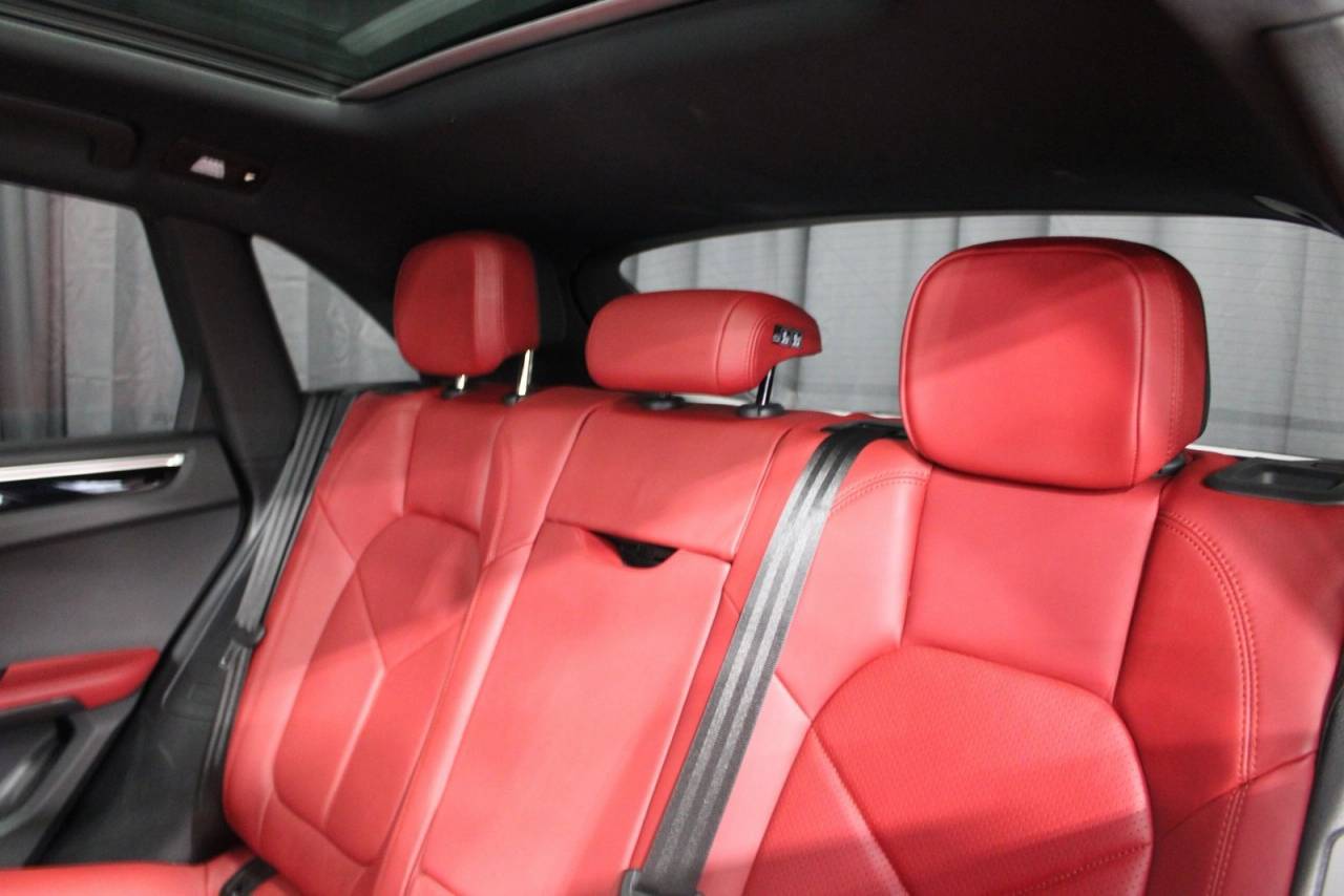 2021 Porsche Macan Base