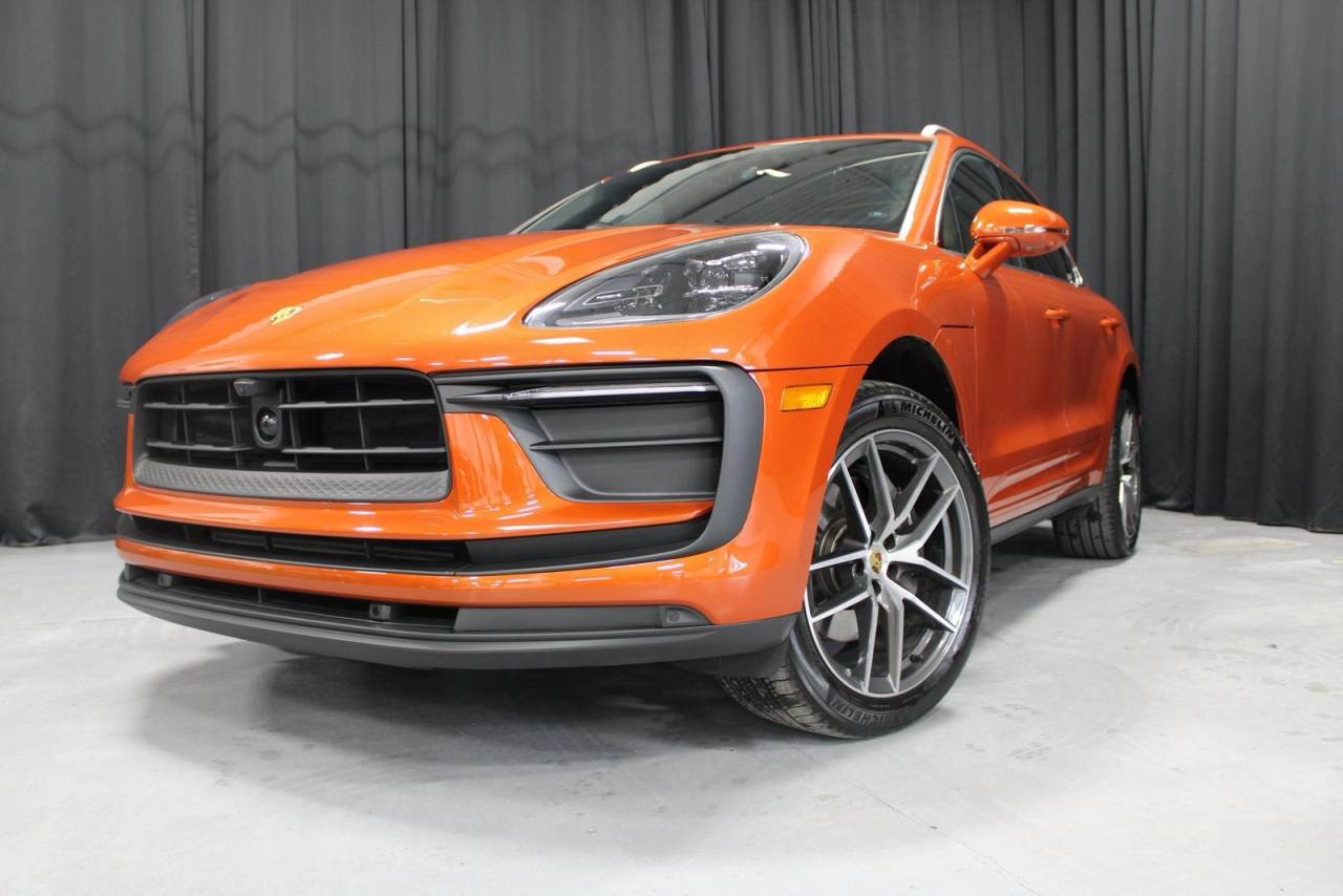 2025 Porsche Macan Base