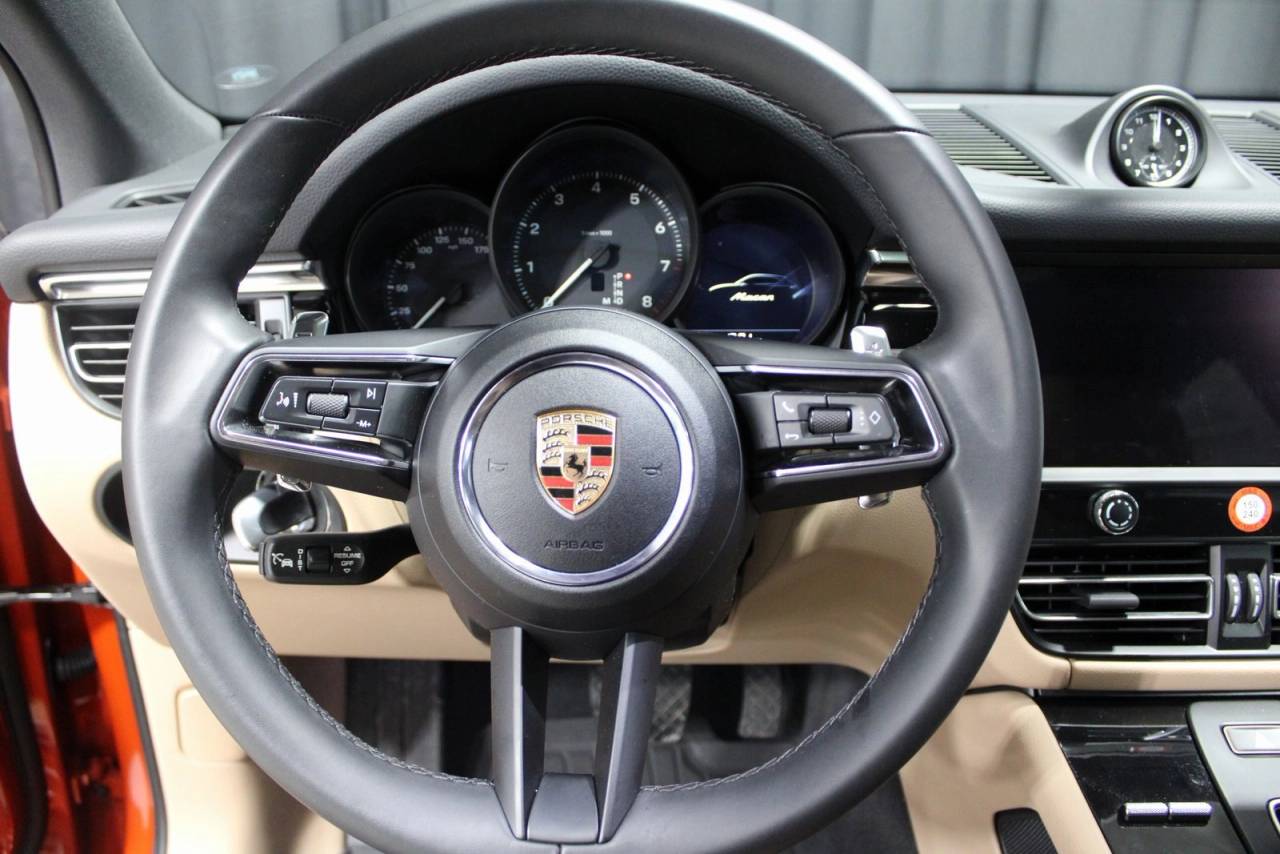 2025 Porsche Macan Base