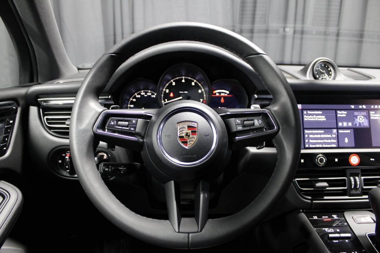 2025 Porsche Macan Base