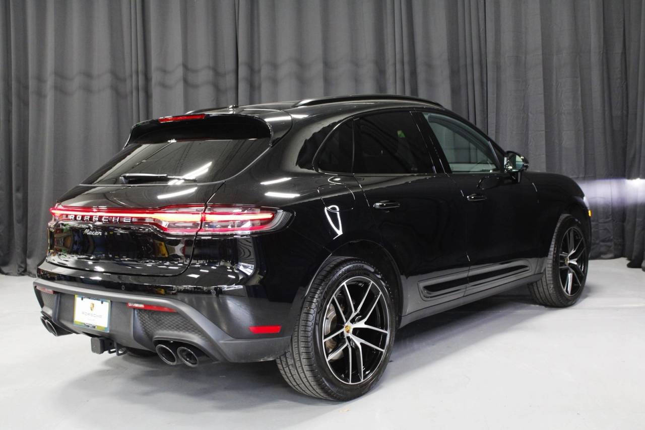 2025 Porsche Macan Base
