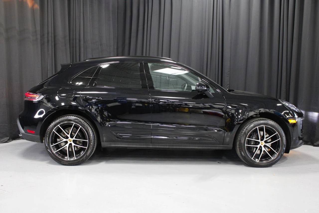 2025 Porsche Macan Base