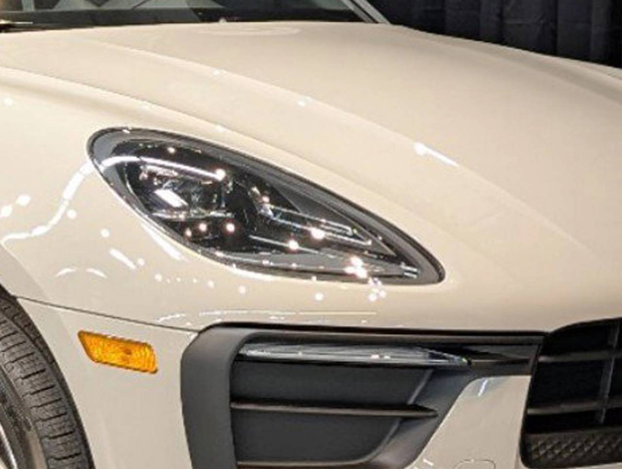 2025 Porsche Macan Base