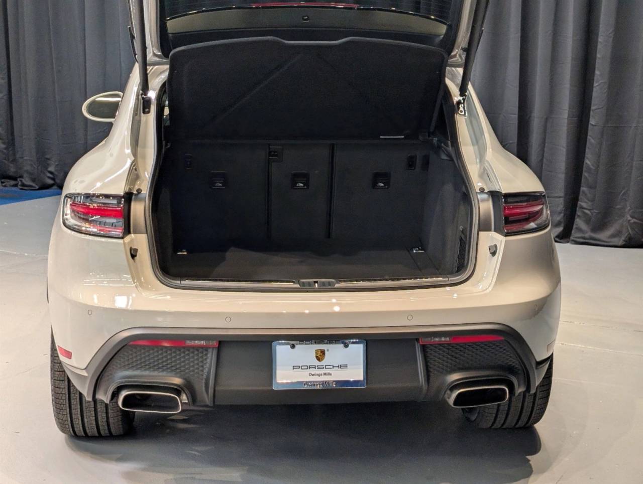 2025 Porsche Macan Base