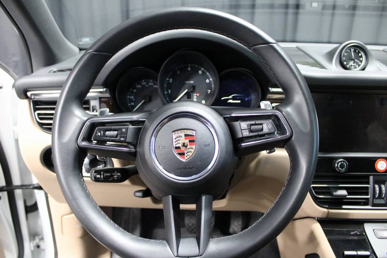 2025 Porsche Macan Base