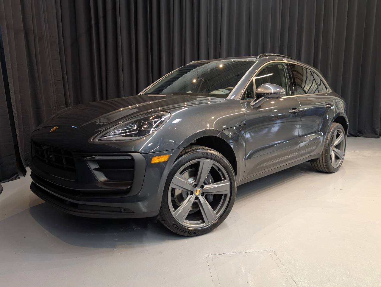 2025 Porsche Macan Base