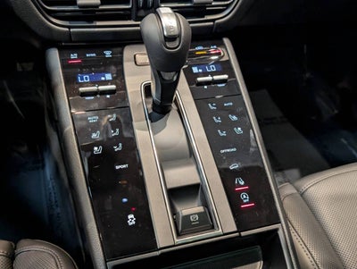 2025 Porsche Macan Base