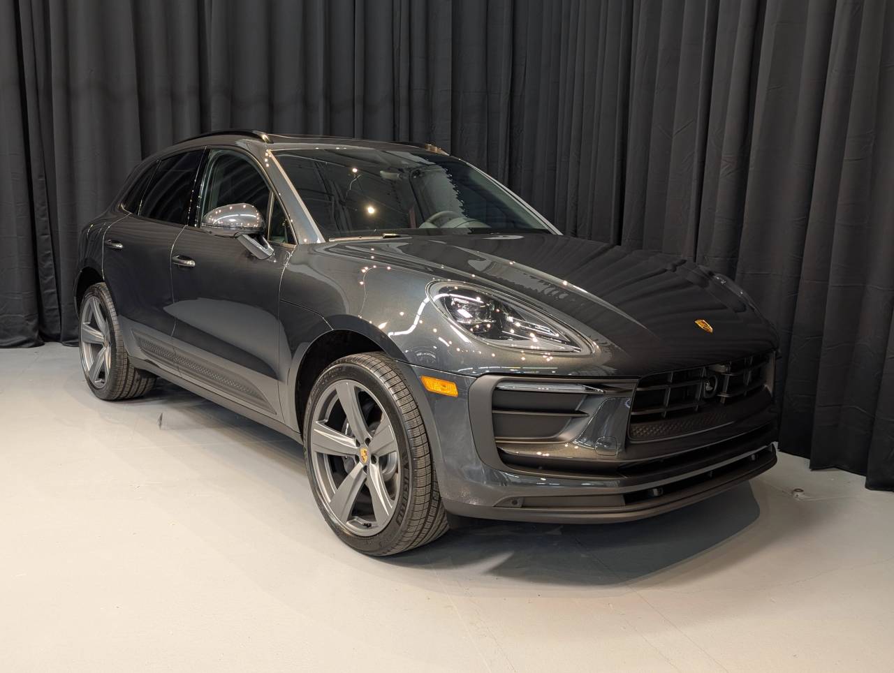 2025 Porsche Macan Base