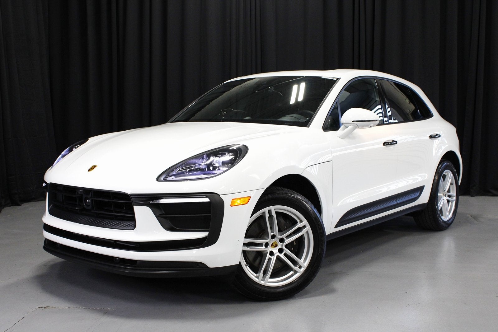 2025 Porsche Macan Base