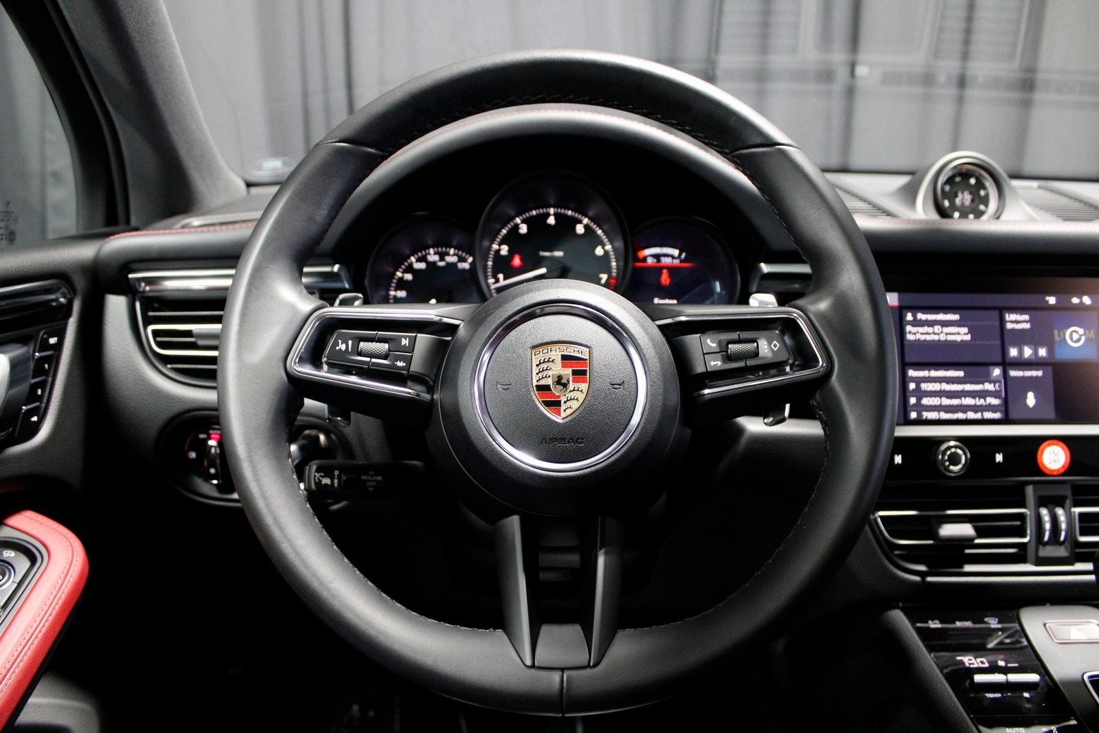 2025 Porsche Macan Base