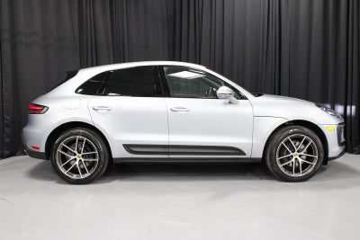 2025 Porsche Macan Base