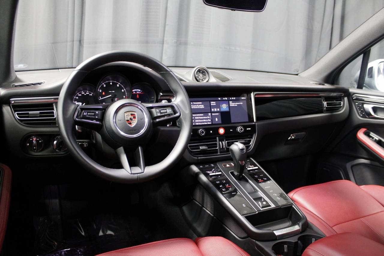 2025 Porsche Macan Base