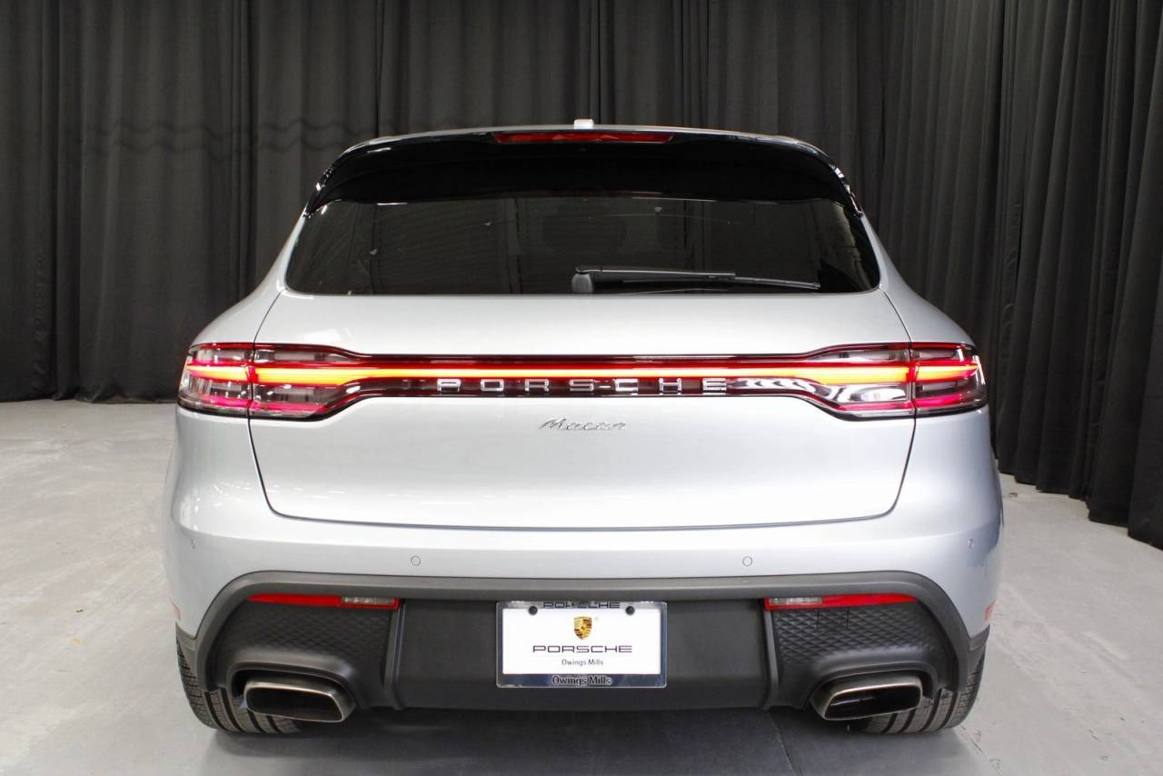2025 Porsche Macan Base