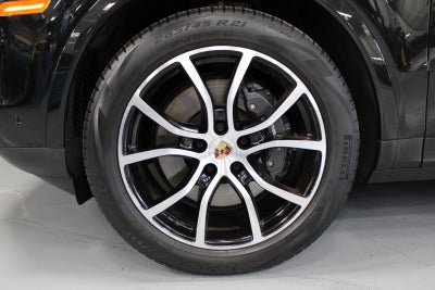 2025 Porsche Cayenne Base