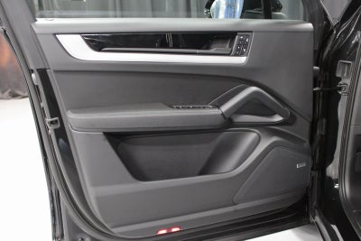 2025 Porsche Cayenne Base