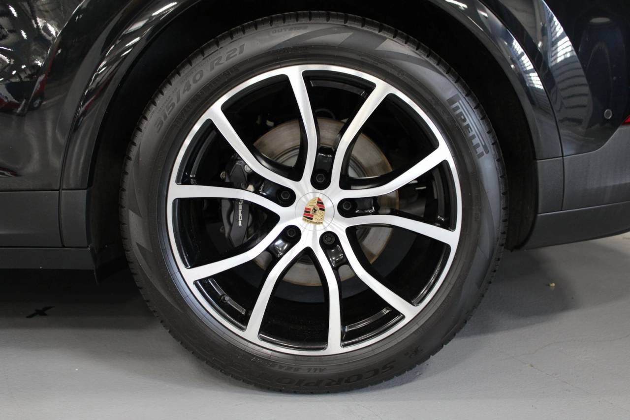 2025 Porsche Cayenne Base