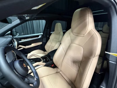 2025 Porsche Cayenne Base