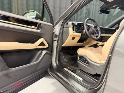 2025 Porsche Cayenne Base