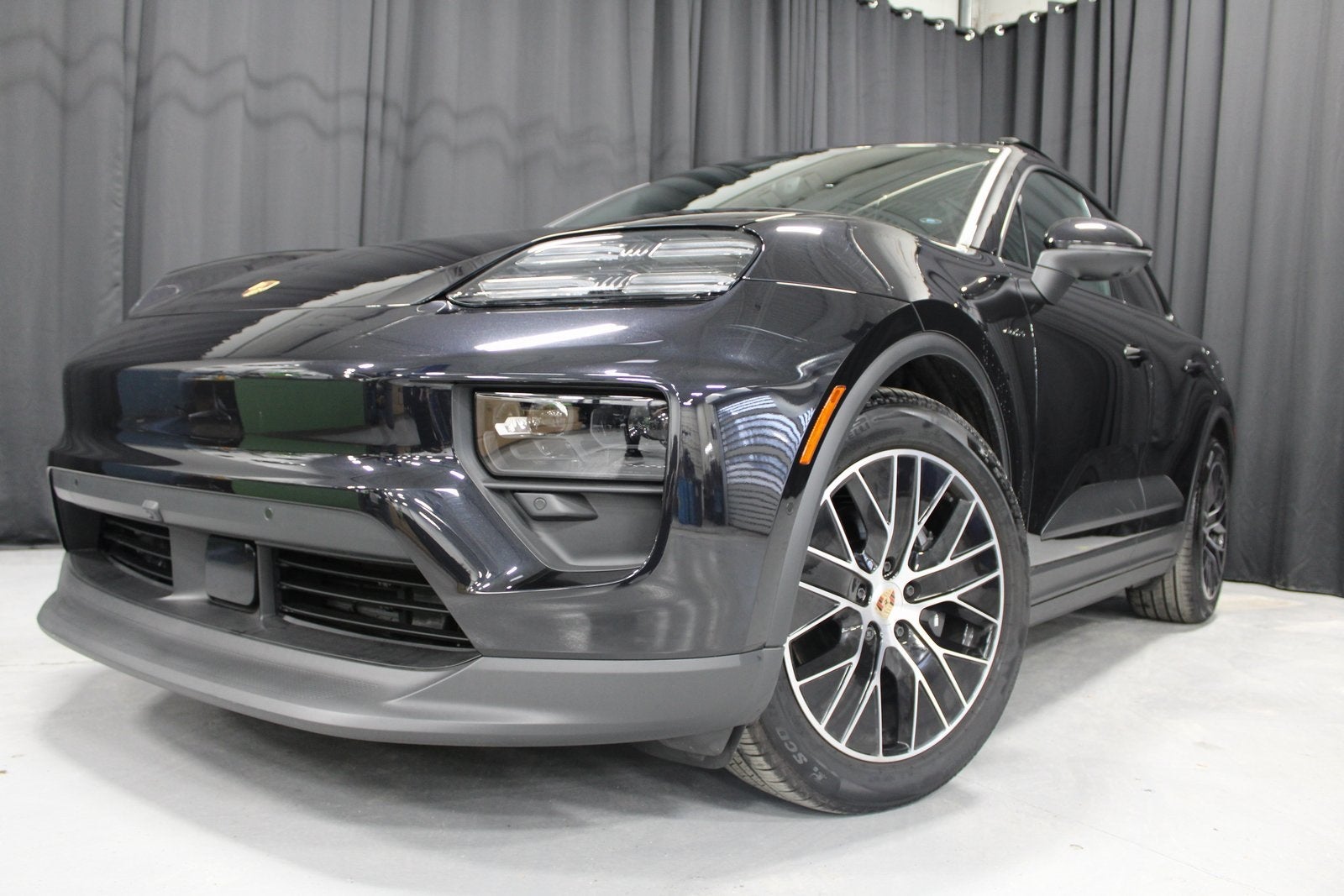 2025 Porsche Macan Electric Base