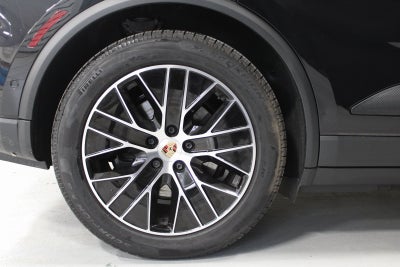 2025 Porsche Macan Electric Base