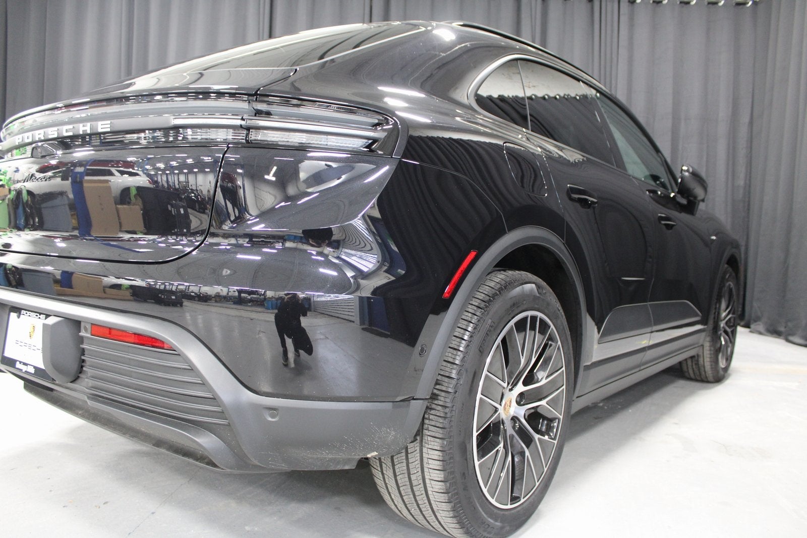 2025 Porsche Macan Electric Base