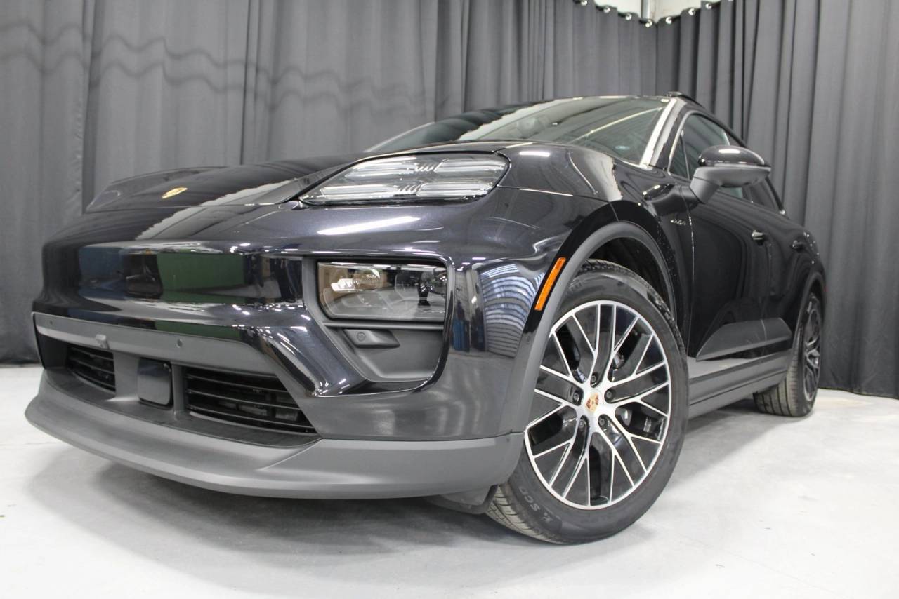 2025 Porsche Macan Electric Base