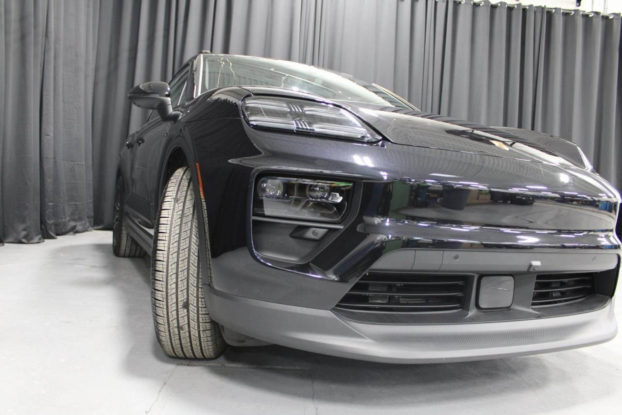 2025 Porsche Macan Electric Base