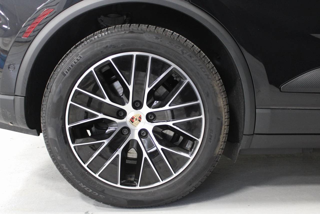 2025 Porsche Macan Electric Base