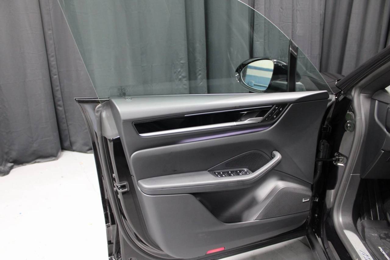 2025 Porsche Macan Electric Base