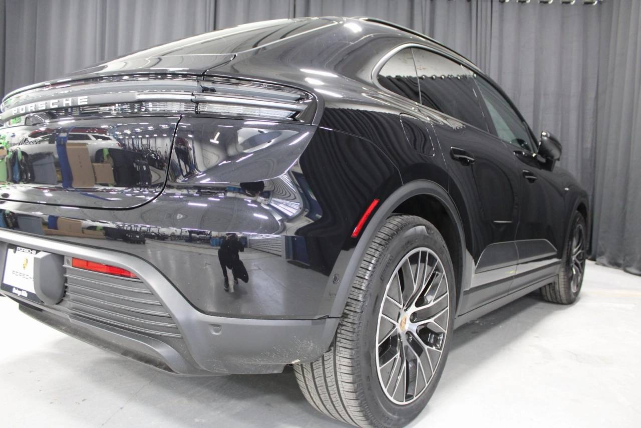2025 Porsche Macan Electric Base
