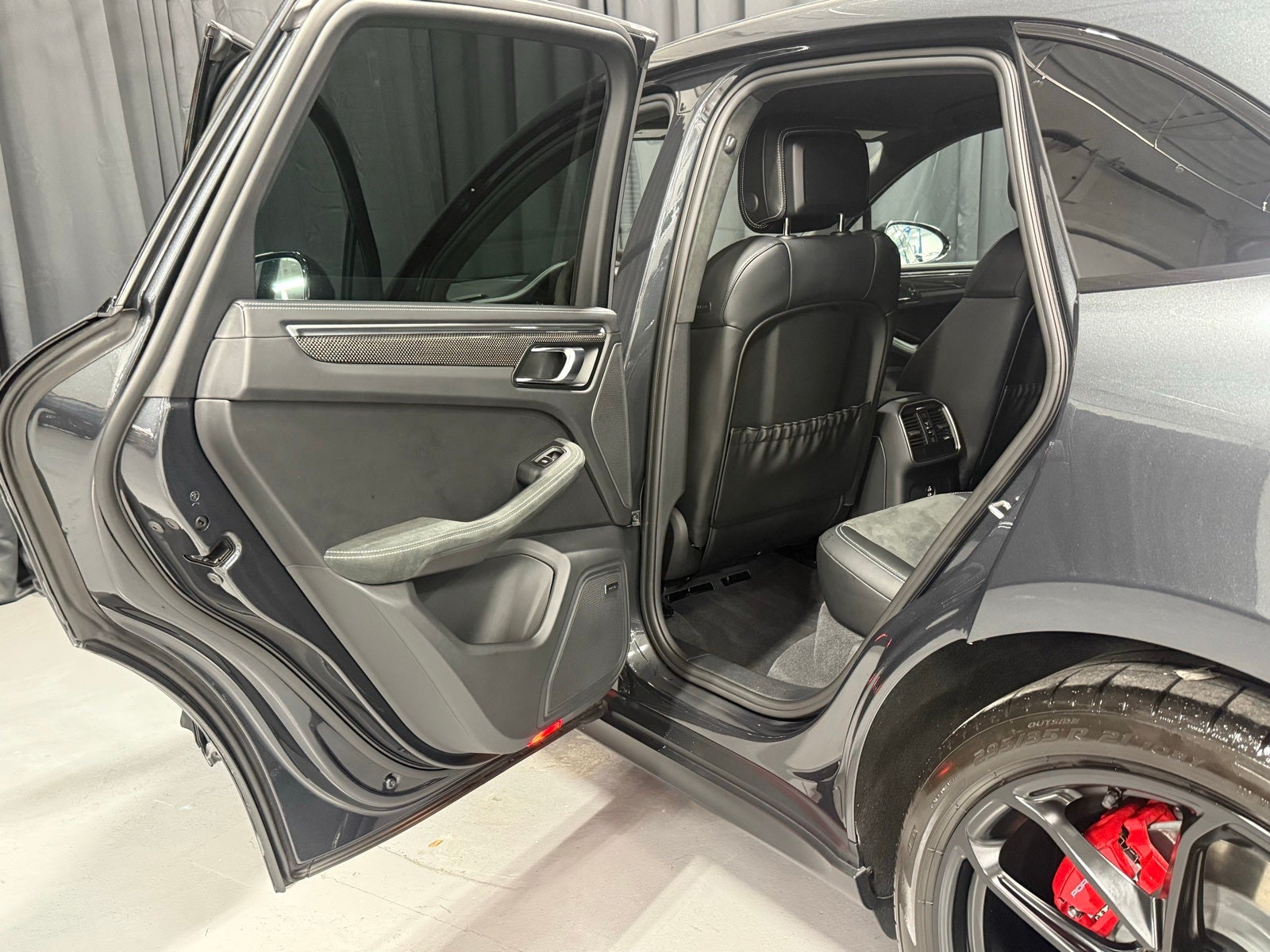 2025 Porsche Macan GTS