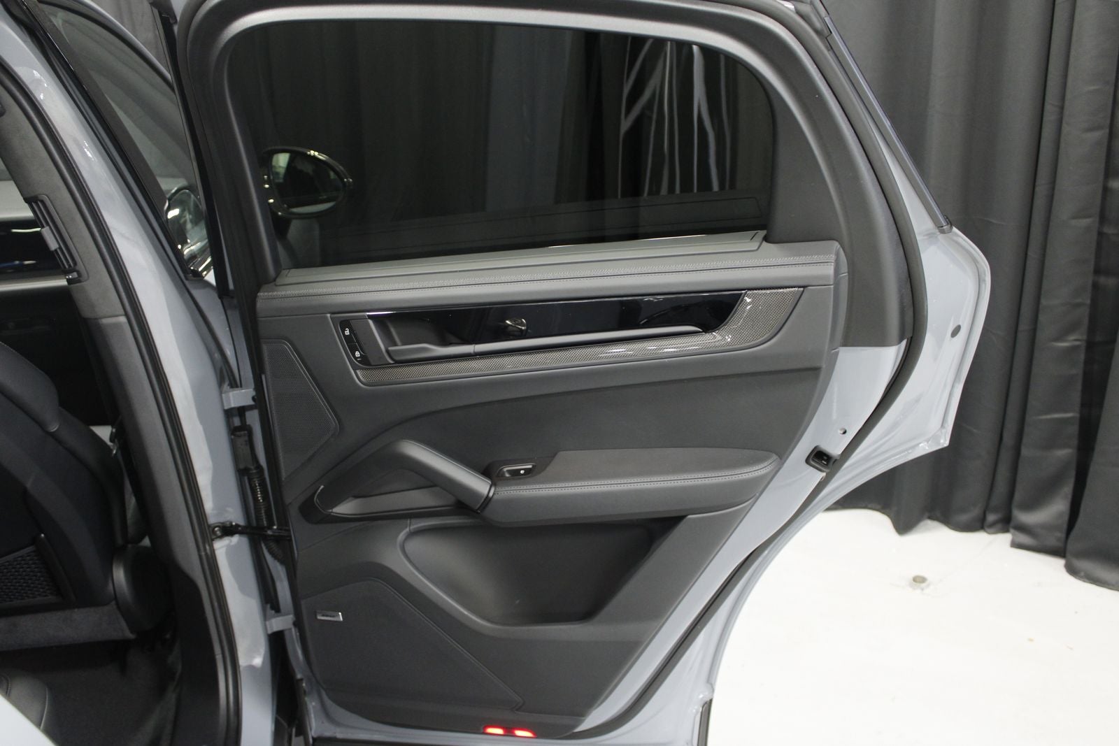 2025 Porsche Cayenne Coupe GTS