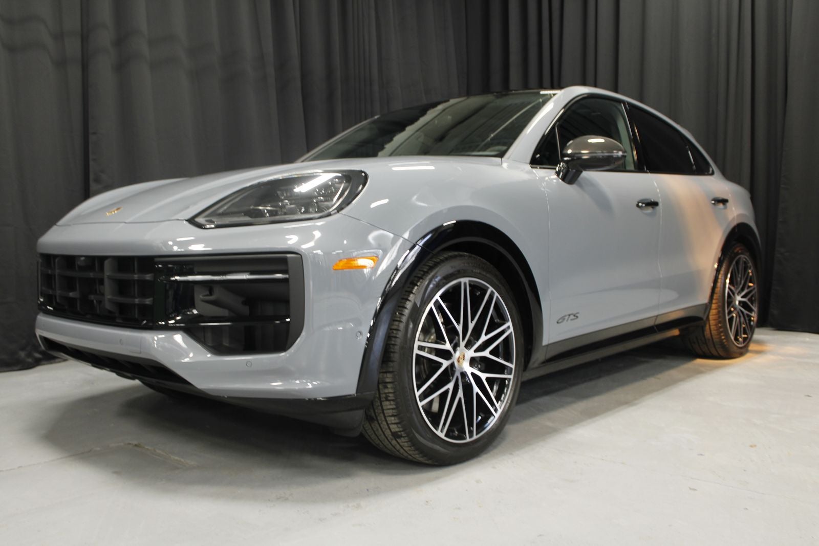 2025 Porsche Cayenne Coupe GTS