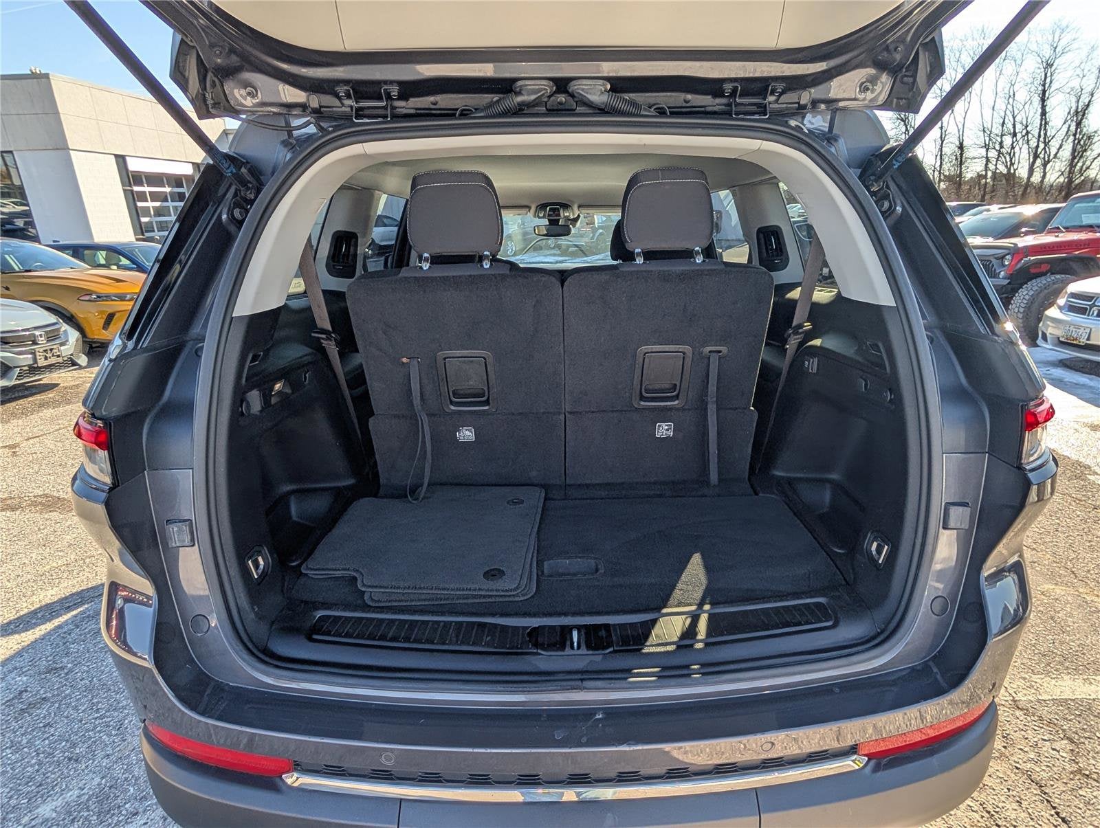 2023 Jeep Grand Cherokee L Laredo