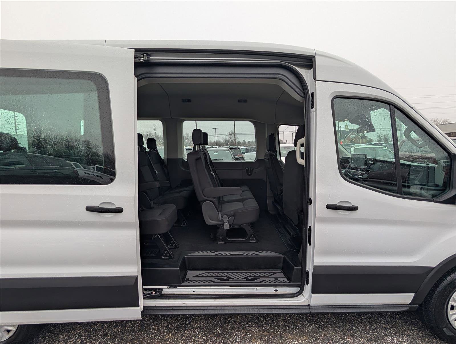 2023 Ford Transit Passenger Wagon XLT