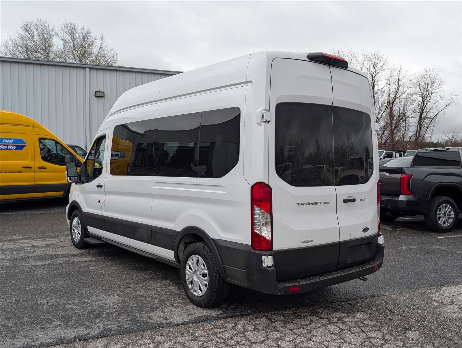 2024 Ford Transit Passenger Wagon XLT