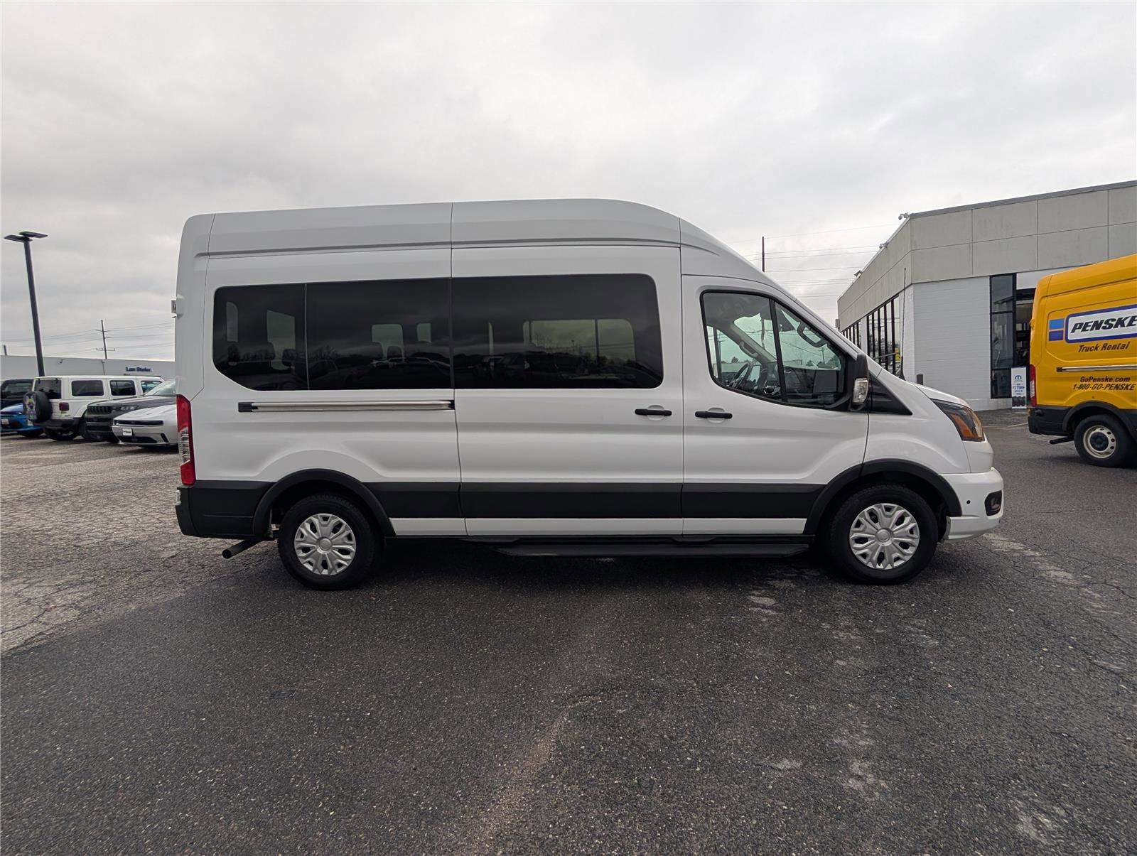 2024 Ford Transit Passenger Wagon XLT
