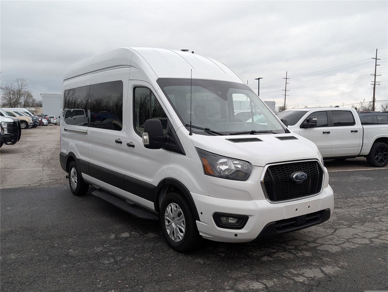 2024 Ford Transit Passenger Wagon XLT