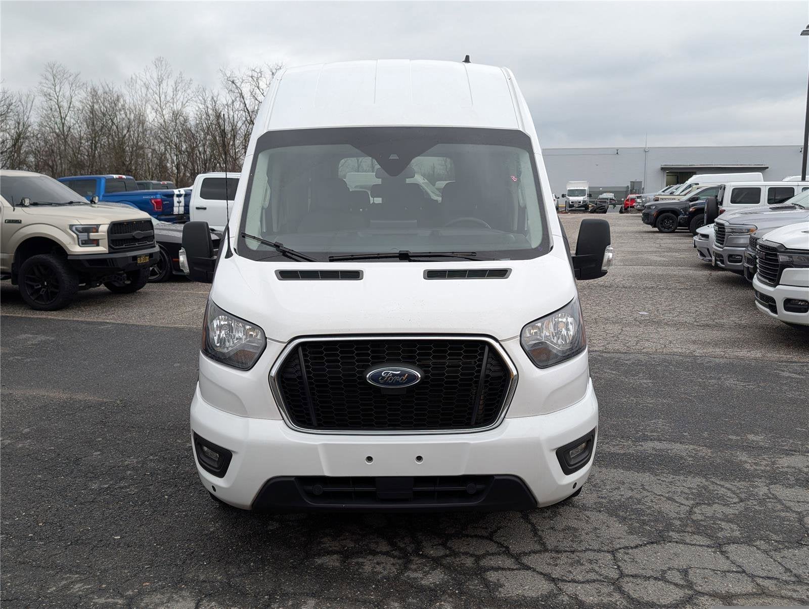 2024 Ford Transit Passenger Wagon XLT