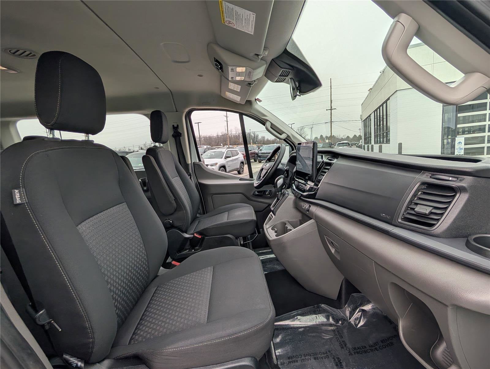 2023 Ford Transit Passenger Wagon XLT